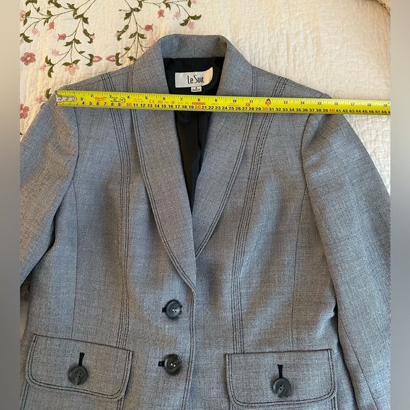 ✨ Le Suit Gray Blazer | Timeless Elegance & Tailored Sophistication ✨ - Picture 5 of 10